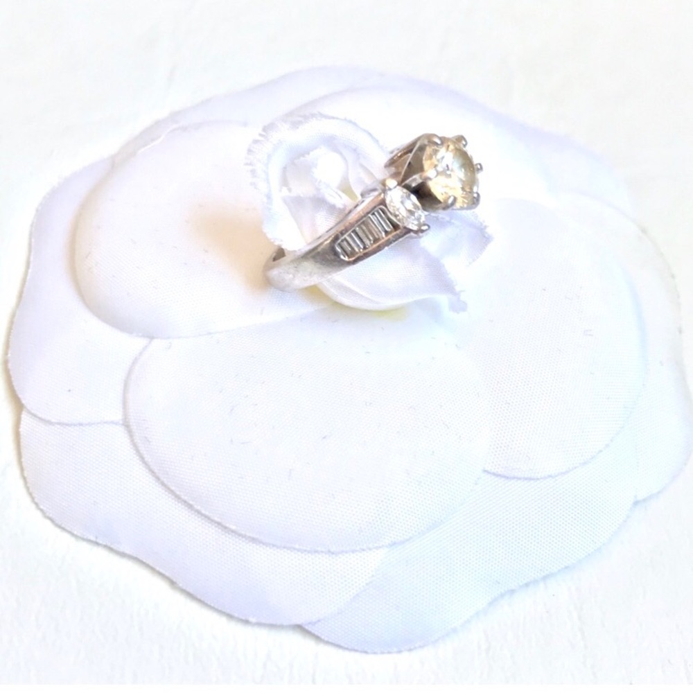 VINTAGE PLATINUM DIAMOND RING ROUND STONE MARQUISE - Picture 4 of 16